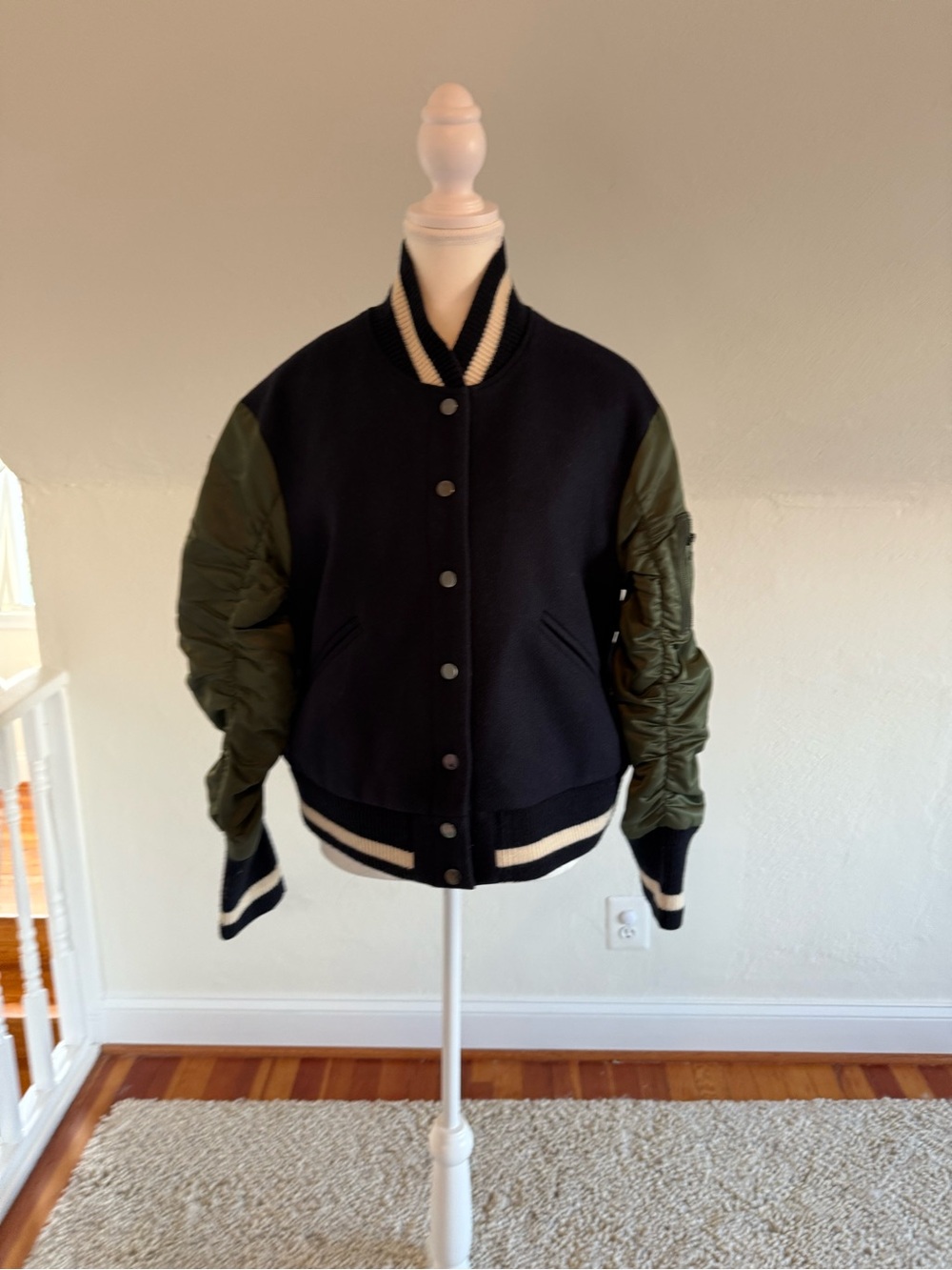 Veronica Beard Navy Bomber with Olive Green Quilted Sleeves Size Small